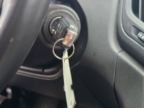 Used 2017 Chevrolet Equinox LT w/ Convenience Package image 58