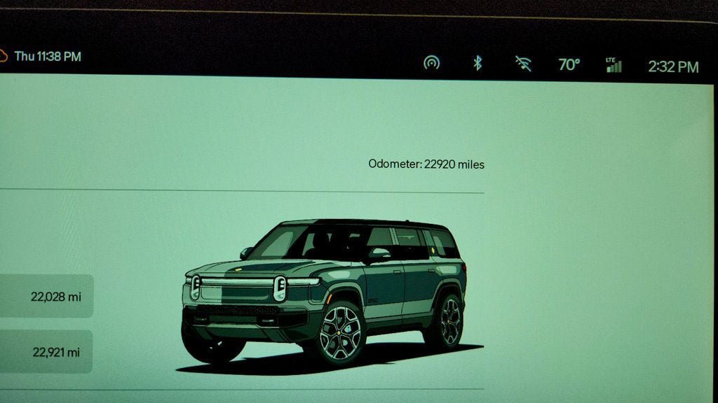Used 2025 Rivian R1S Adventure Dual AWD/4WD image 16