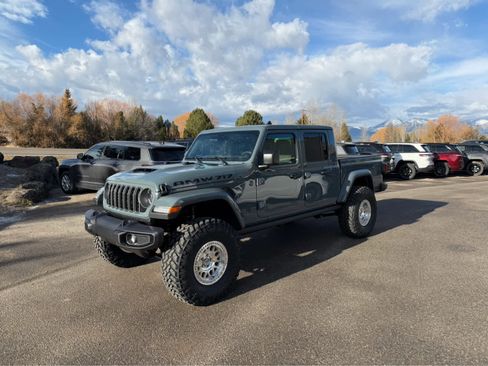 New 2025 Jeep Gladiator Sport image 19