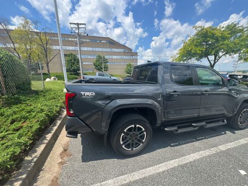 Used 2024 Toyota Tacoma 4x4 Double Cab image 18