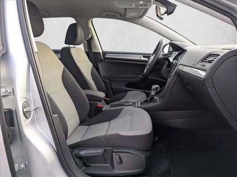 Used 2016 Volkswagen e-Golf SE w/ DC Fast Charging Package image 21