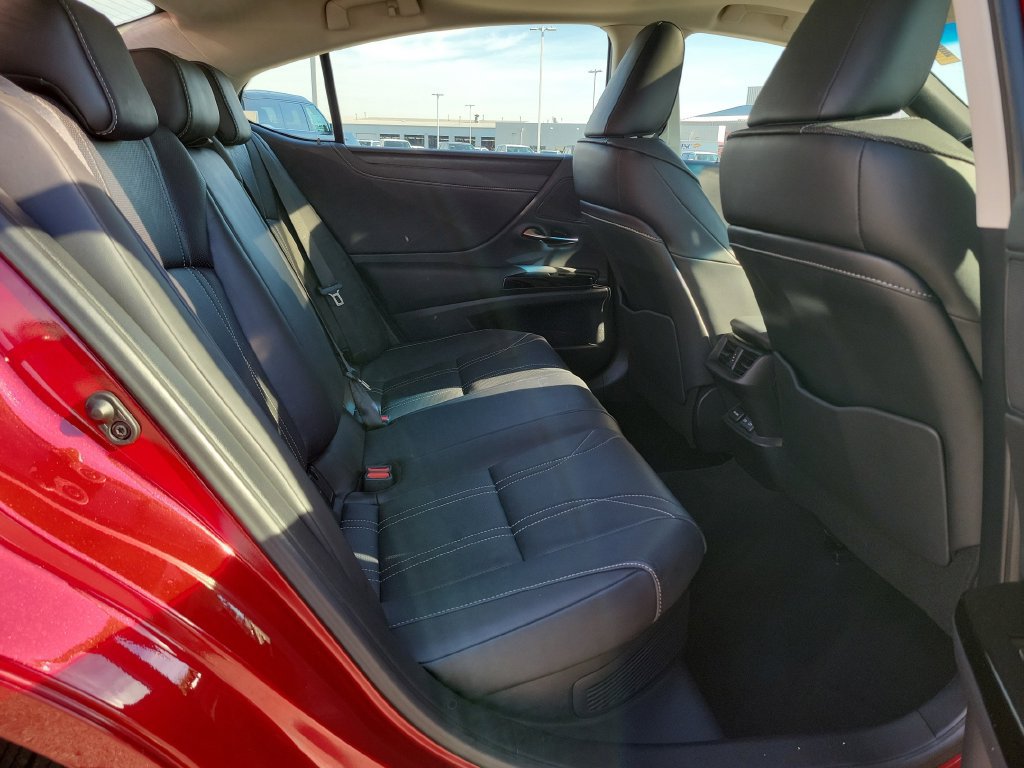 Used 2023 Lexus ES 300h w/ Accessory Package (Z2) FWD image 25