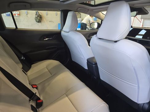 Used 2024 Toyota Prius XLE FWD image 11