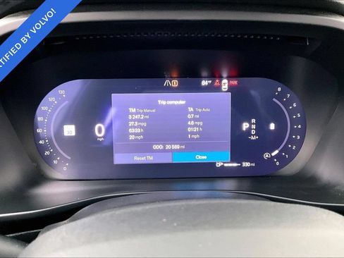 Certified 2025 Volvo XC40 B5 Plus AWD/4WD image 28