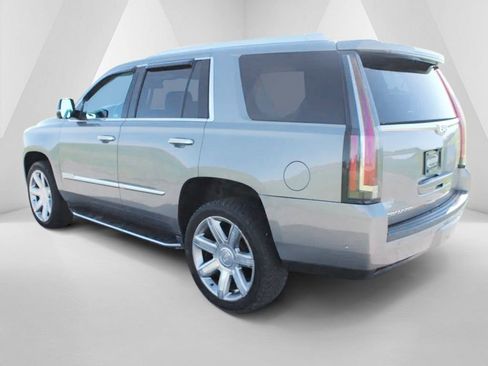 Used 2018 Cadillac Escalade Premium Luxury image 5