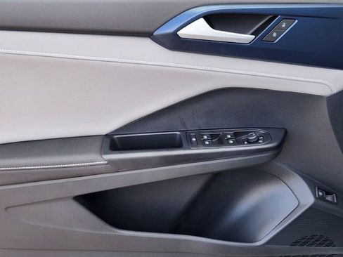 New 2024 Volkswagen Taos SE image 16