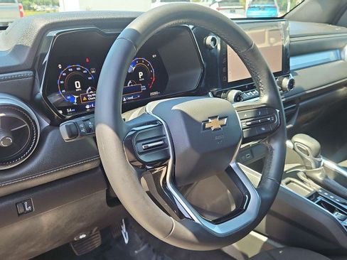 Used 2024 Chevrolet Colorado LT RWD image 11