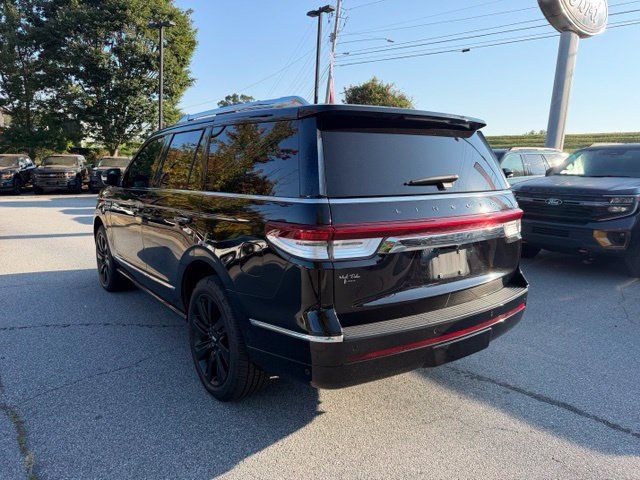 Used 2023 Lincoln Navigator Reserve AWD/4WD image 3