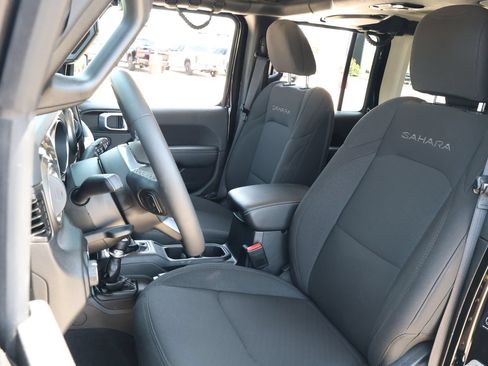 Used 2023 Jeep Wrangler Unlimited Sahara AWD/4WD image 27