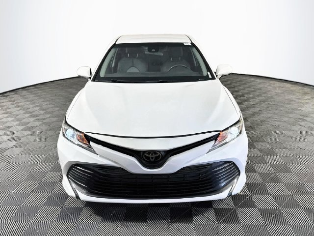 Used 2018 Toyota Camry LE FWD image 2