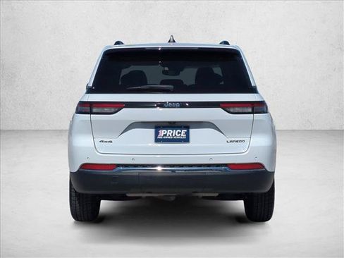 Used 2022 Jeep Grand Cherokee Laredo w/ Luxury Tech Group I AWD/4WD image 7