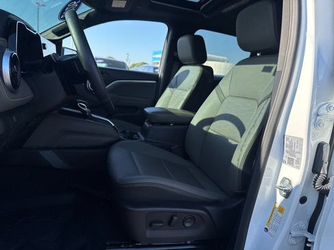 Used 2026 Chevrolet Colorado ZR2 w/ Technology Package AWD/4WD image 14