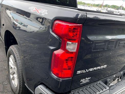 Used 2023 Chevrolet Silverado 1500 LT AWD/4WD image 28