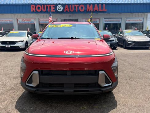 Used 2025 Hyundai Kona SEL FWD image 3