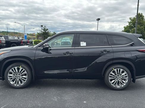New 2026 Toyota Highlander Platinum AWD/4WD image 8