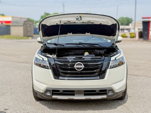 Used 2023 Nissan Pathfinder SL w/ Black Appearance Package AWD/4WD image 35