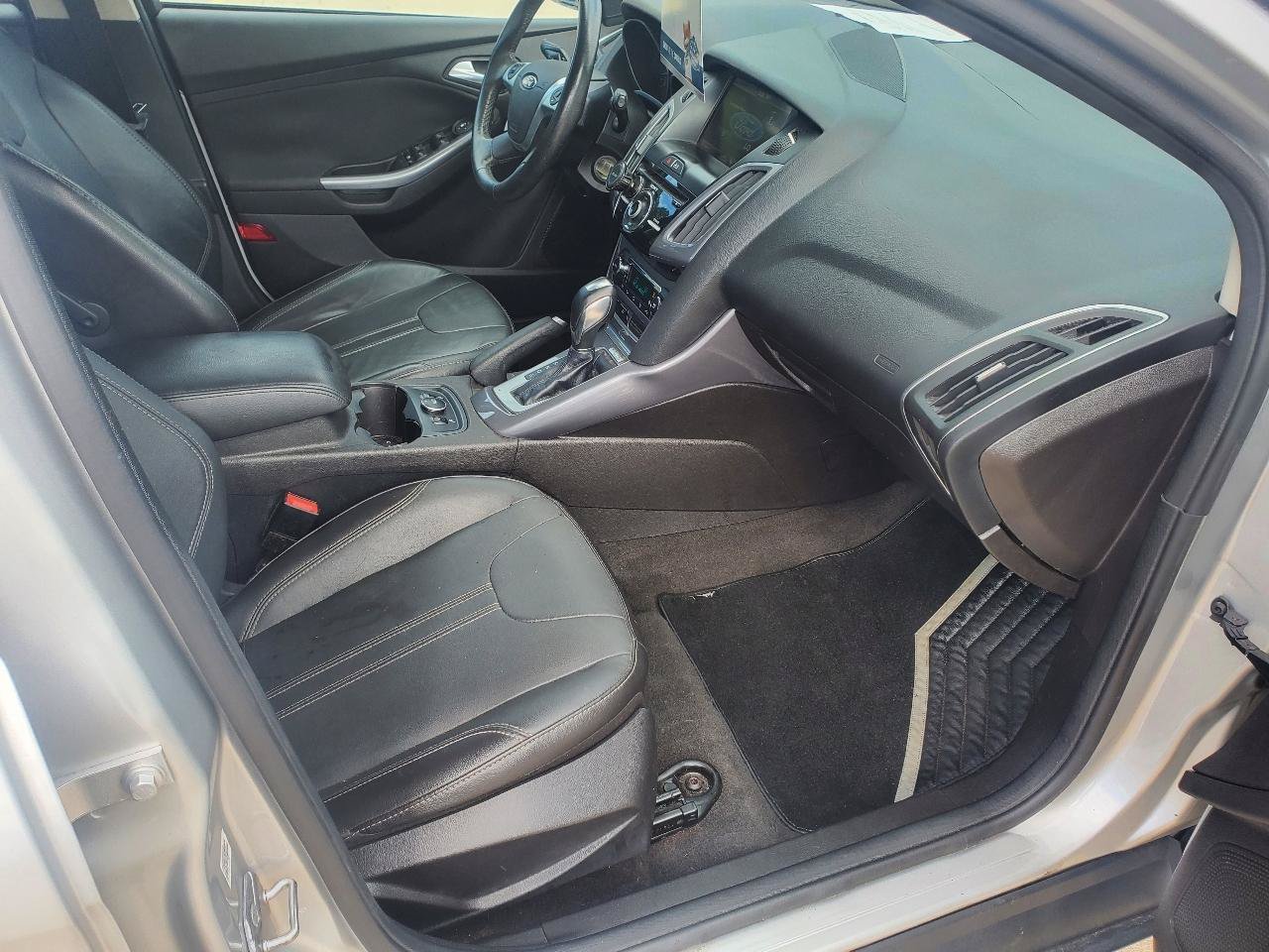 Used 2014 Ford Focus Titanium FWD image 6