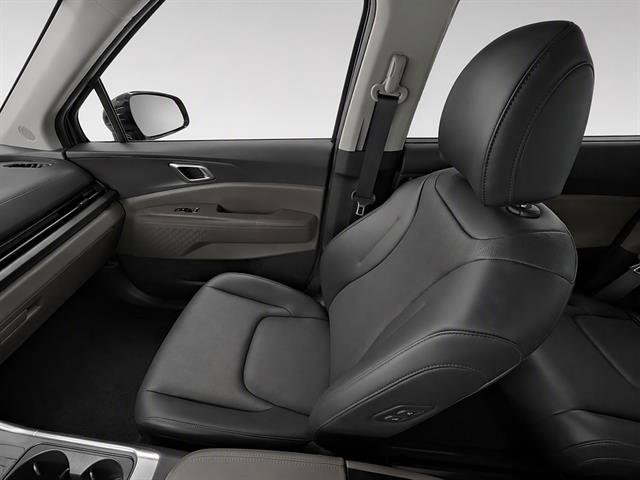 Used 2025 Kia Carnival EX FWD image 13