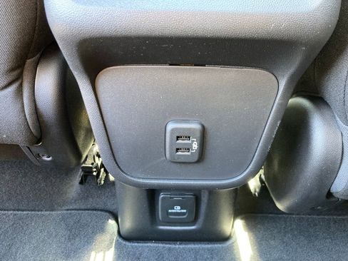 Used 2019 Chevrolet Equinox LT w/ Sun & Navigation Package AWD/4WD image 23