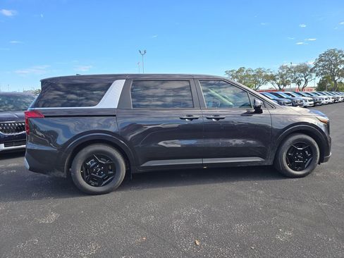 New 2026 Kia Carnival image 9