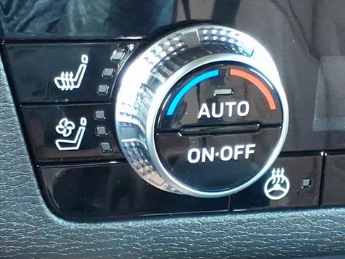 New 2026 Mitsubishi Outlander SEL image 9