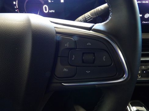 Used 2024 Buick Envista Sport Touring w/ Convenience I Package FWD image 29