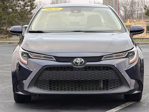 Used 2021 Toyota Corolla LE image 9