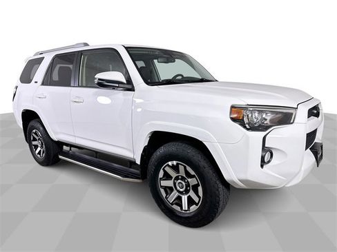 Used 2018 Toyota 4Runner SR5 image 2