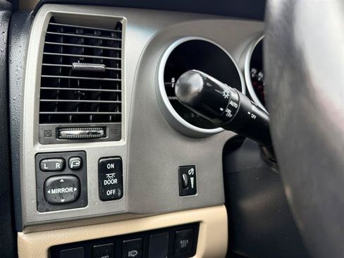 Used 2014 Toyota Sequoia Limited AWD/4WD image 33
