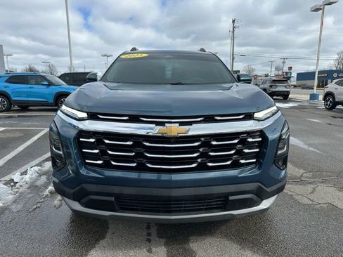 Used 2025 Chevrolet Equinox LT w/ Convenience Package II image 3