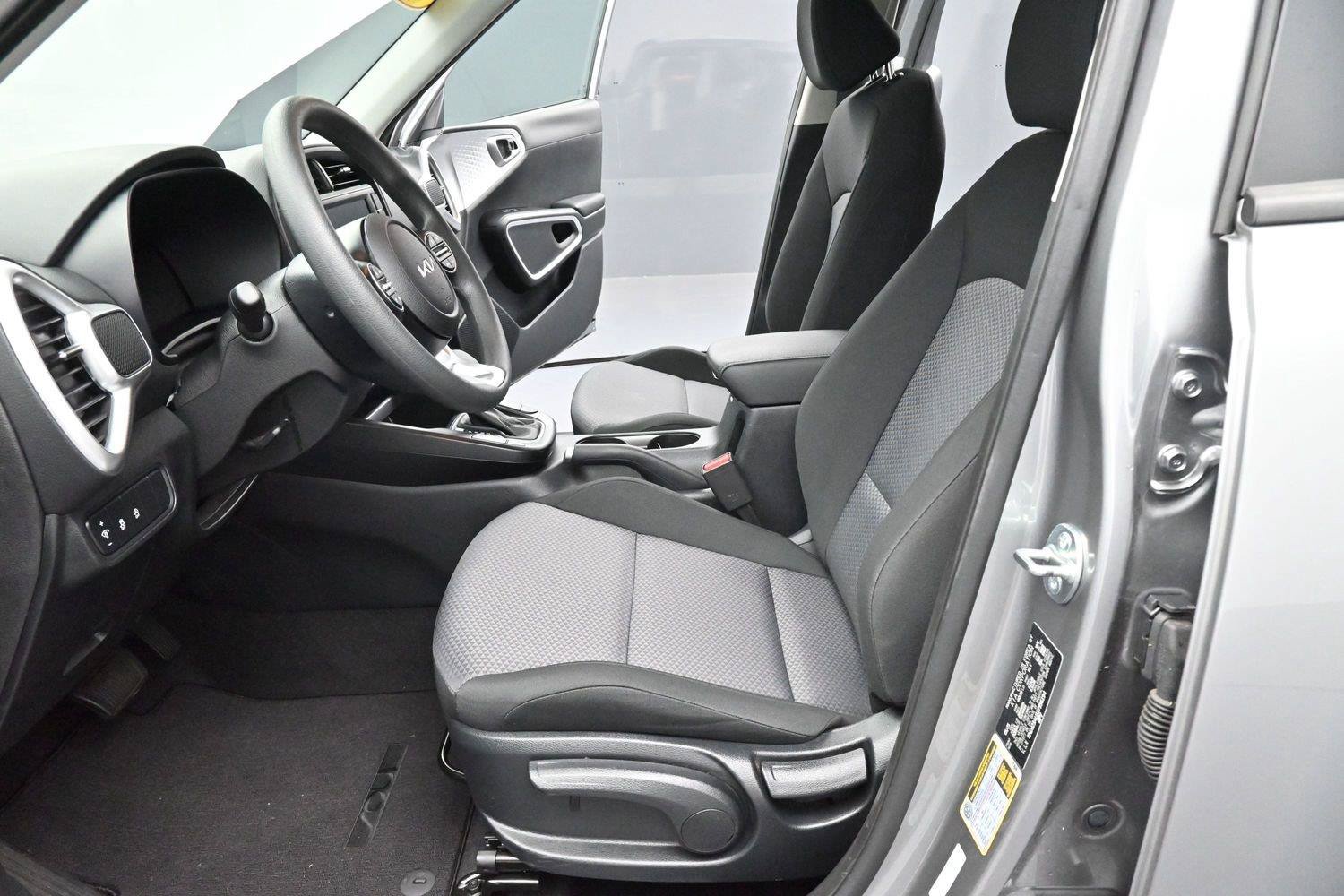 Used 2025 Kia Soul LX FWD image 12