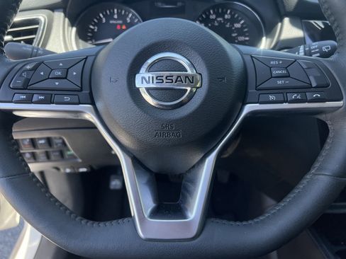 Used 2017 Nissan Rogue SL w/ SL Premium Package AWD/4WD image 9