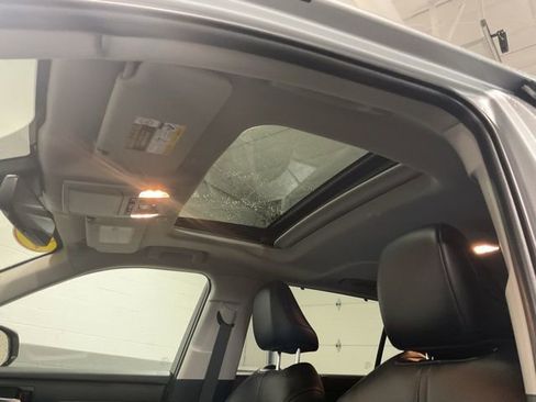 Used 2023 Toyota Highlander XLE image 18