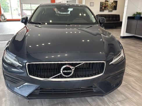 Used 2020 Volvo S60 T5 Momentum FWD image 2