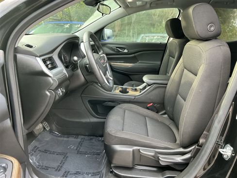 Used 2023 GMC Acadia SLE image 11