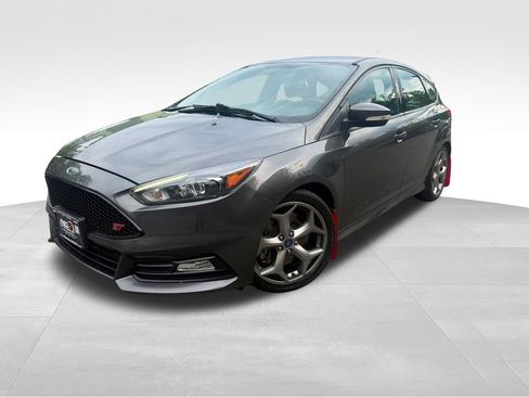 Used 2017 Ford Focus ST w/ Equipment Group 402A FWD image 2