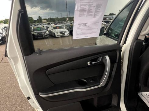 Used 2011 GMC Acadia SLE image 12