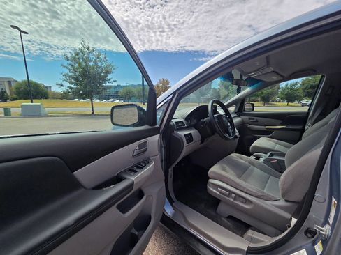 Used 2011 Honda Odyssey EX image 17