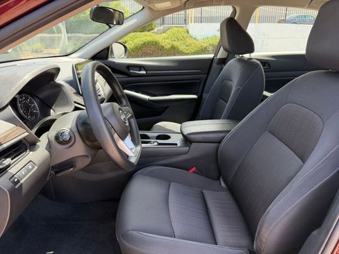 Used 2025 Nissan Altima 2.5 SV FWD image 27