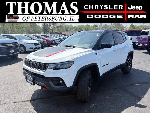 Used 2024 Jeep Compass Trailhawk AWD/4WD image 3