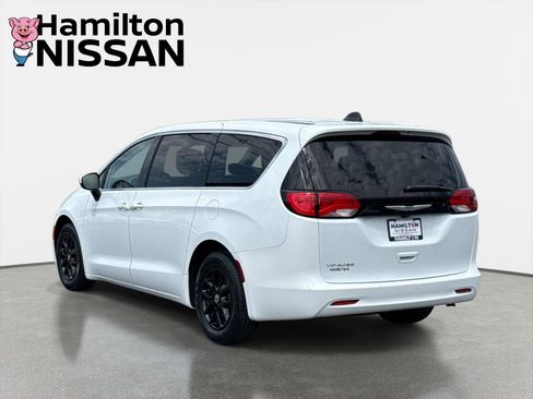 Used 2022 Chrysler Voyager LX FWD image 4