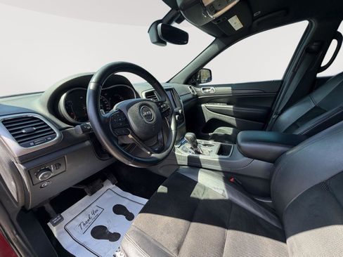 Used 2017 Jeep Grand Cherokee Altitude image 11