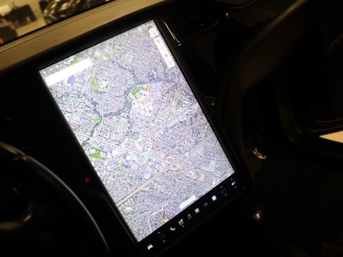 Used 2018 Tesla Model X 75D image 35