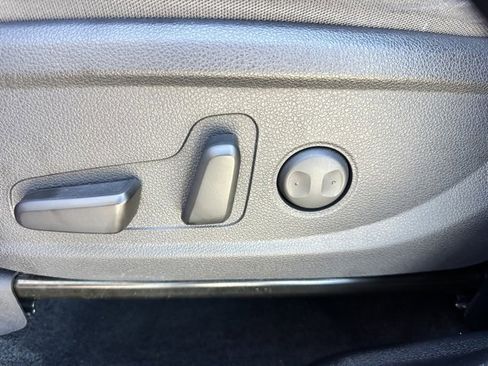 Used 2020 Hyundai Santa Fe SEL w/ Convenience Package image 15