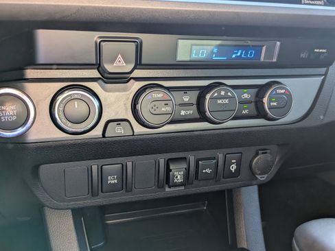 Certified 2022 Toyota Tacoma TRD Off-Road image 18