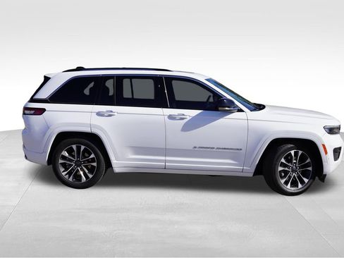 Used 2023 Jeep Grand Cherokee Overland w/ Luxury Tech Group IV AWD/4WD image 3