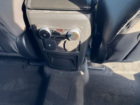 Used 2022 Ford Explorer XLT image 17