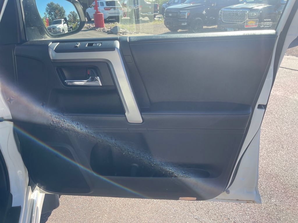 Used 2019 Toyota 4Runner Limited AWD/4WD image 33