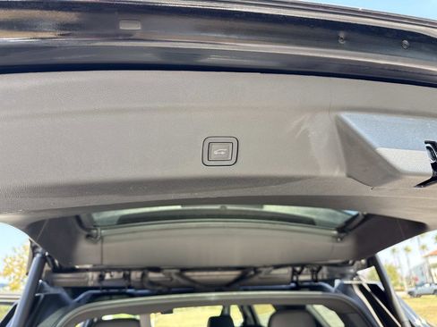 Used 2025 GMC Yukon Denali image 12