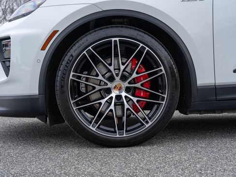 Certified 2025 Porsche Macan 4S Electric image 11